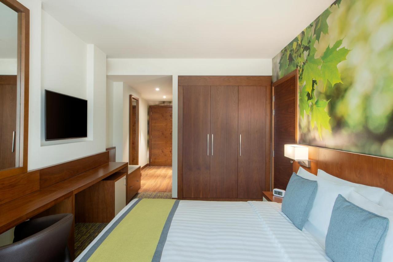 Wyndham Garden Muscat Al Khuwair Hotell Eksteriør bilde